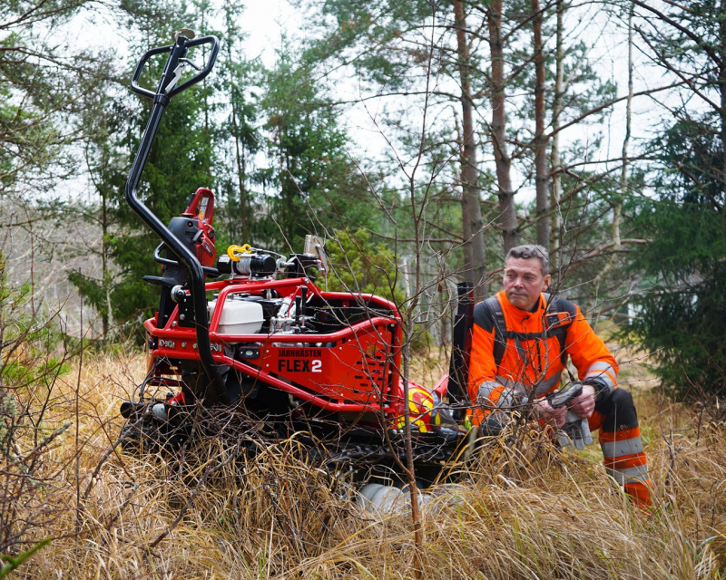 J�rnh�sten IH2090 Flex 2 Skog